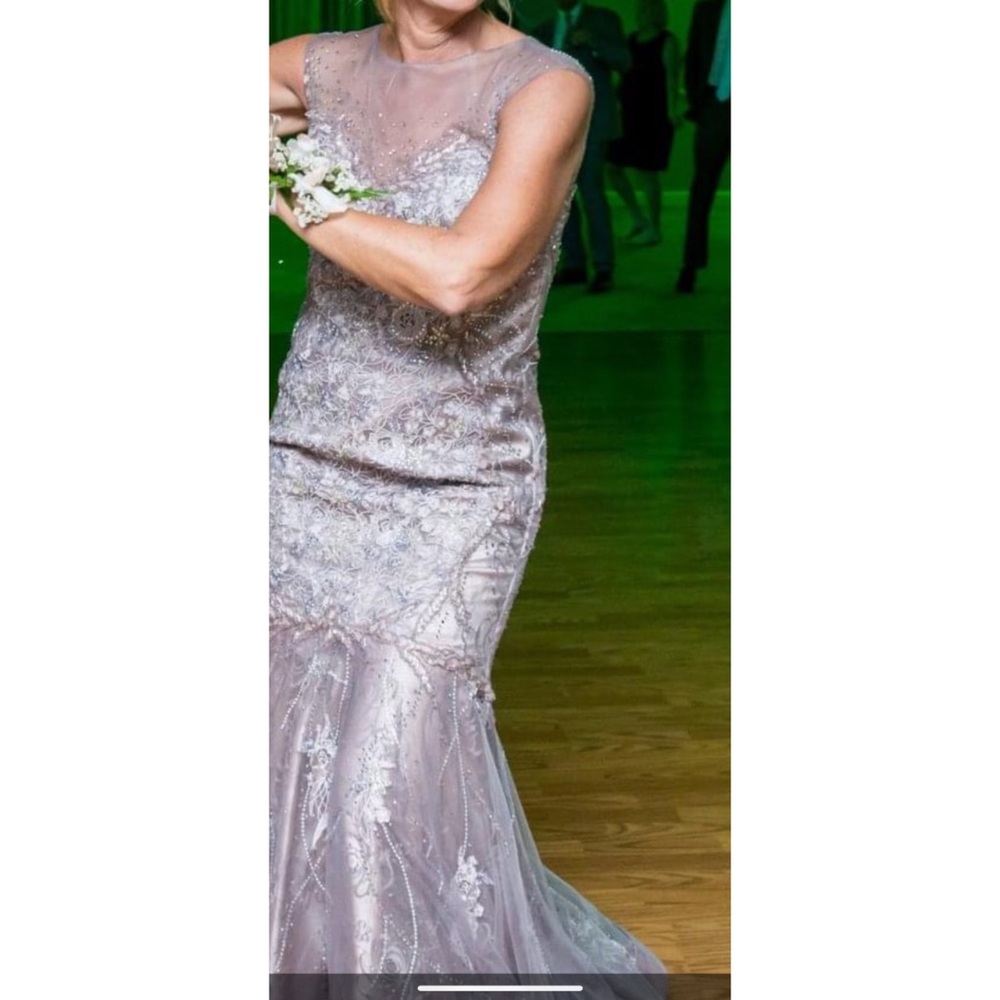 Dress - Picture 3 of 9